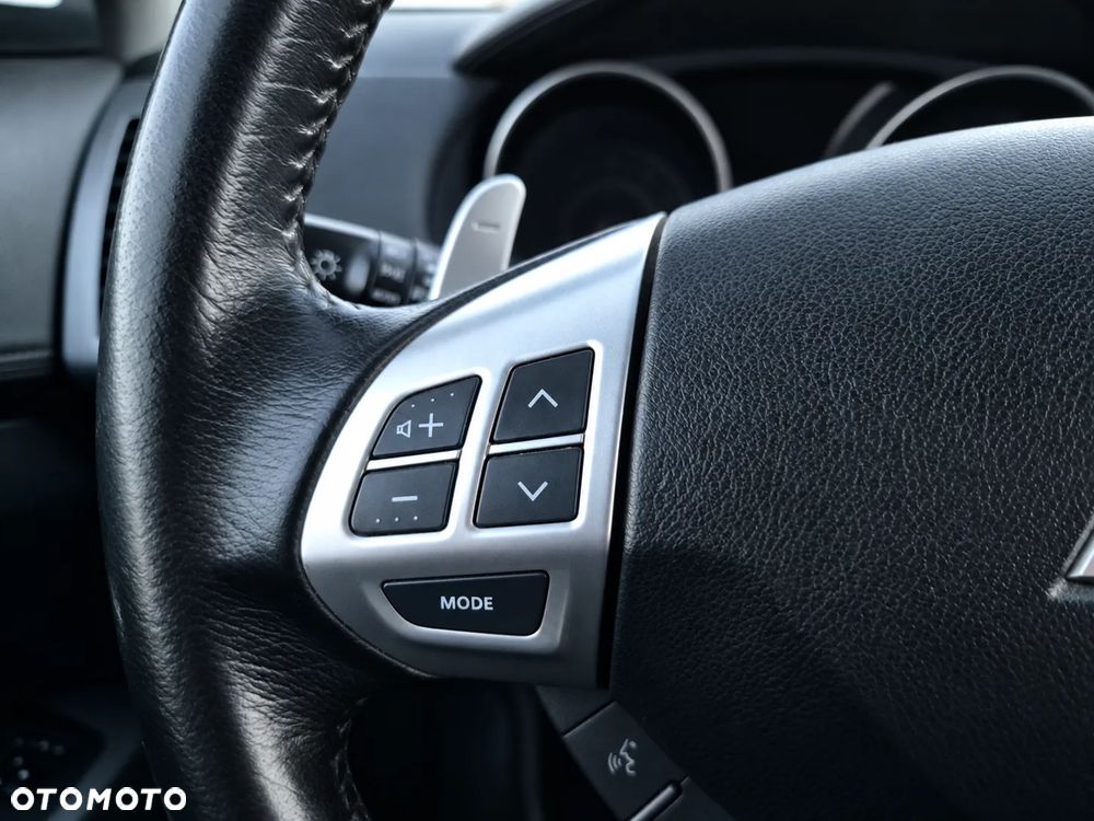 Mitsubishi Outlander 2.4 4WD CVT Intense - 14