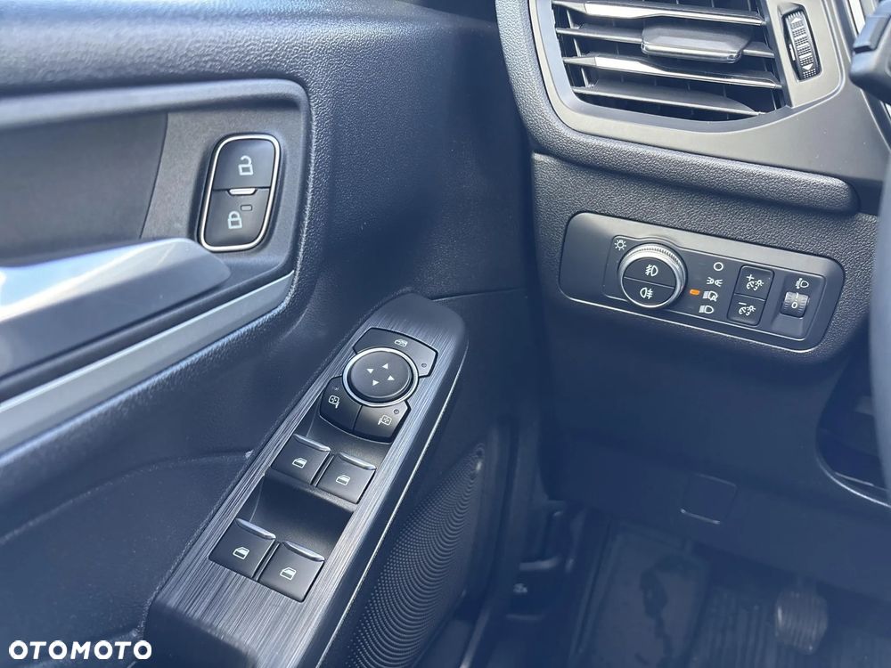 Ford Kuga - 10