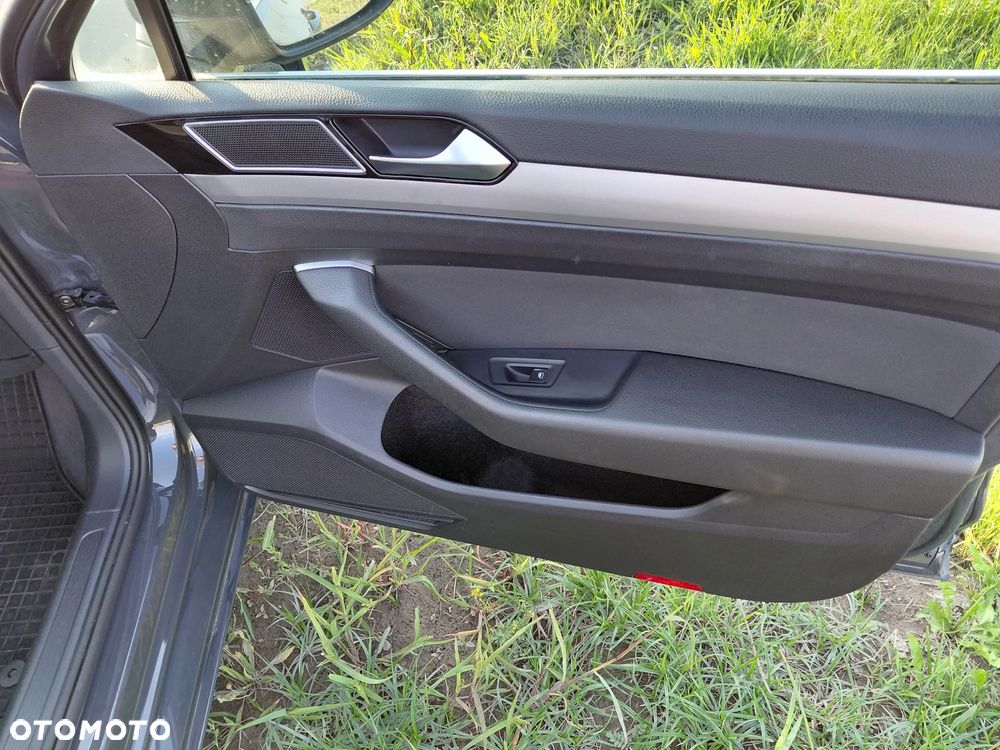Volkswagen Passat 1.8 TSI BMT Comfortline - 25
