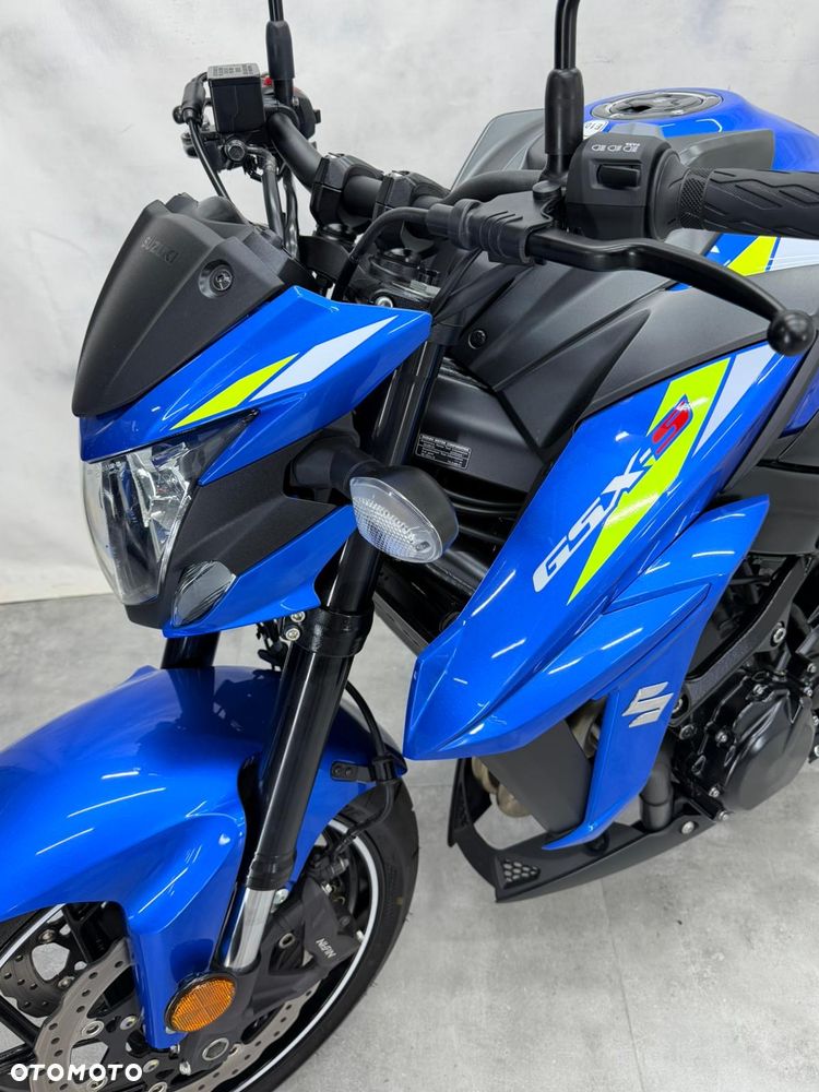 Suzuki GSX - 24