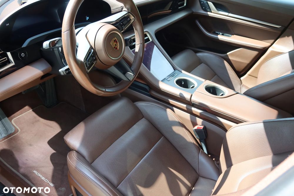 Porsche Taycan - 27