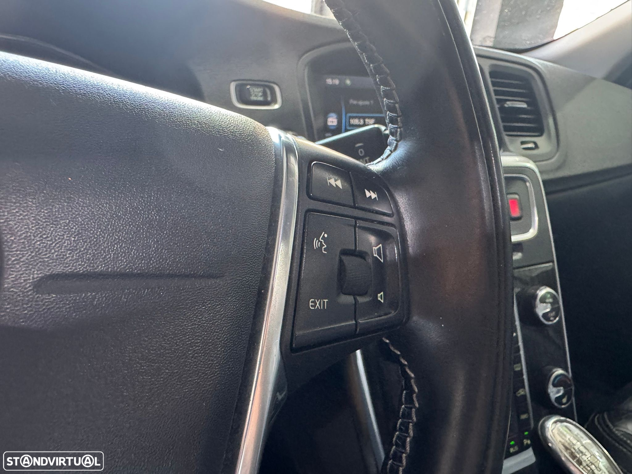 Volvo V60 D6 Plug-In-Hybrid AWD Geartronic Summum - 22