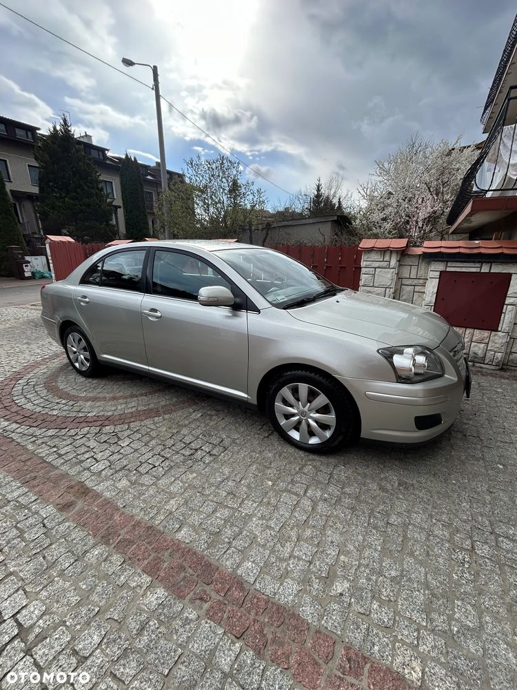Toyota Avensis - 1