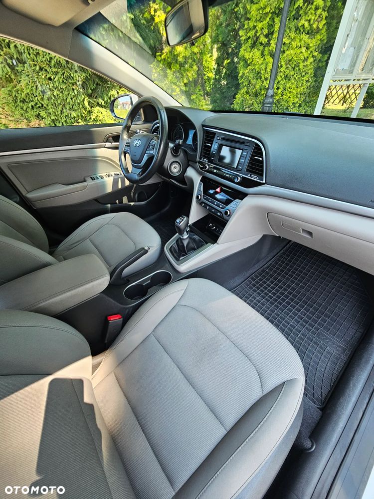 Hyundai Elantra - 18