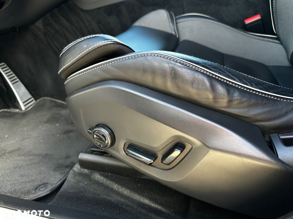 Volvo XC 60 B4 B R-Design - 24