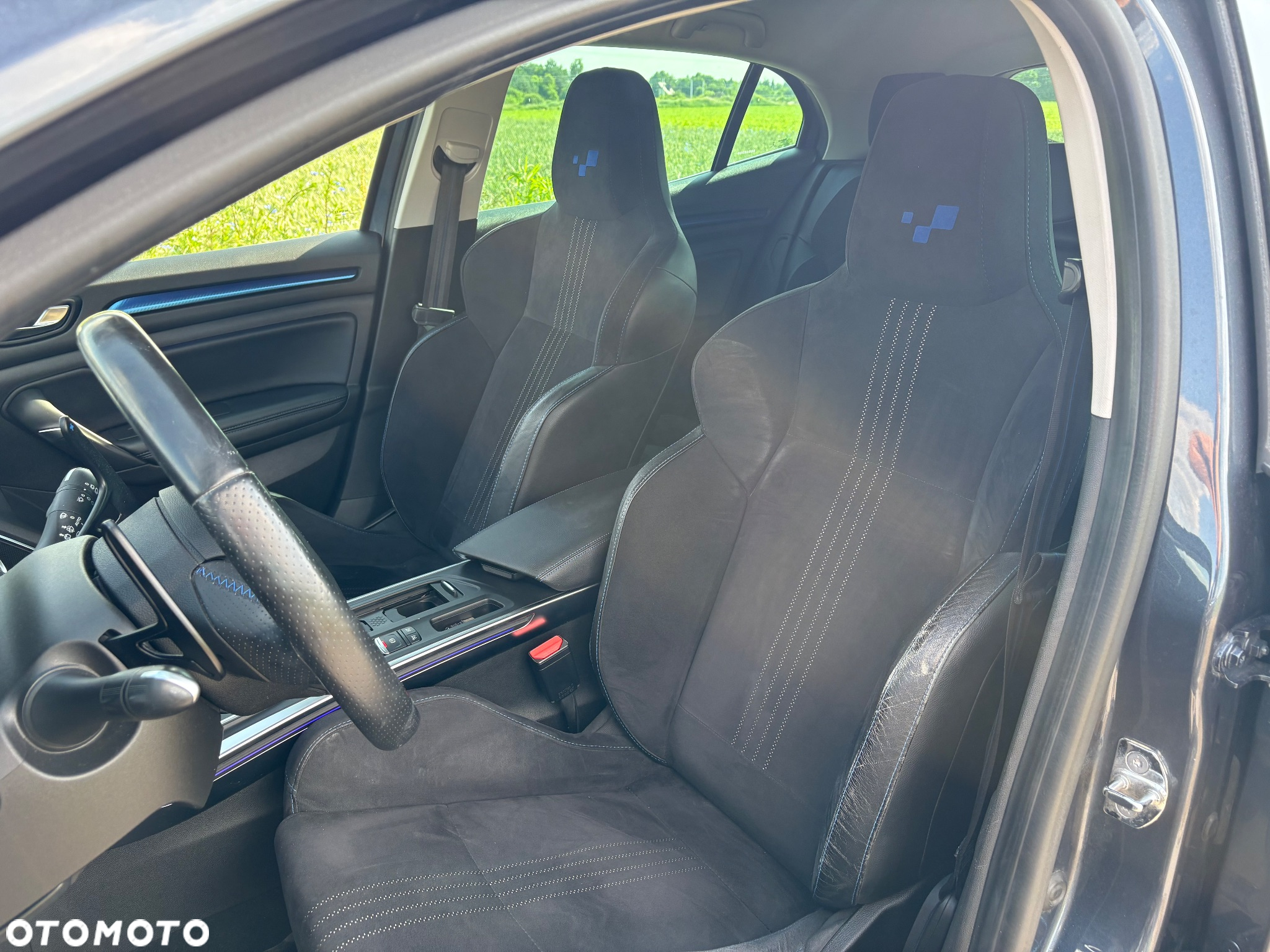 Renault Megane ENERGY TCe 205 EDC GT - 10
