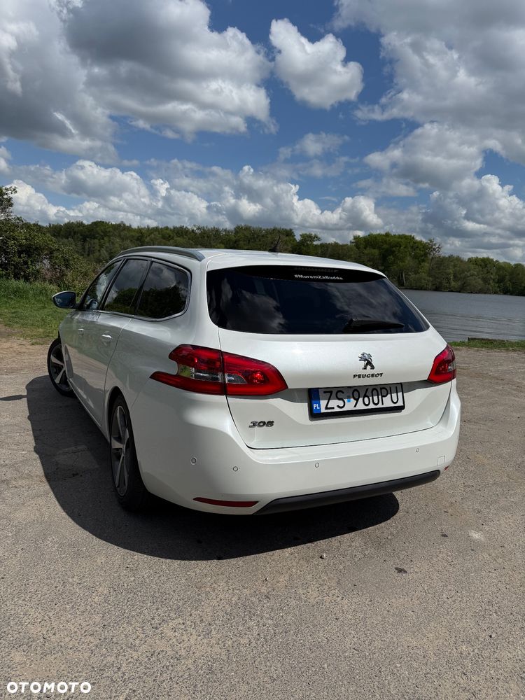 Peugeot 308 1.2 PureTech Allure S&S - 16