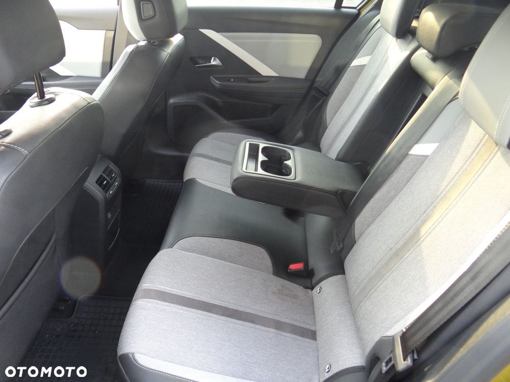 Opel Astra 1.2 T Elegance S&S - 11