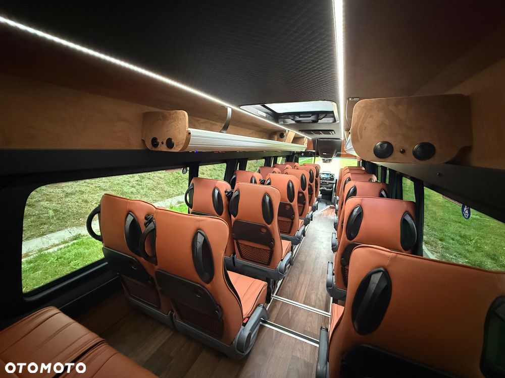 Mercedes-Benz Sprinter 519 - 38