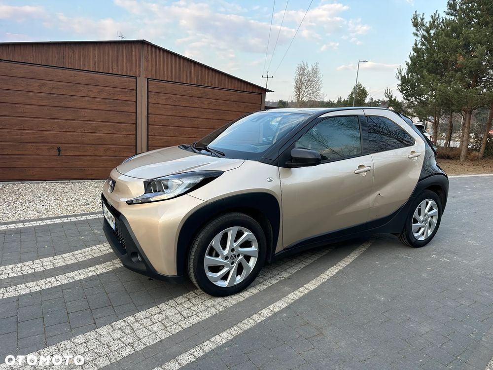 Toyota Aygo X x-shift x-play - 2
