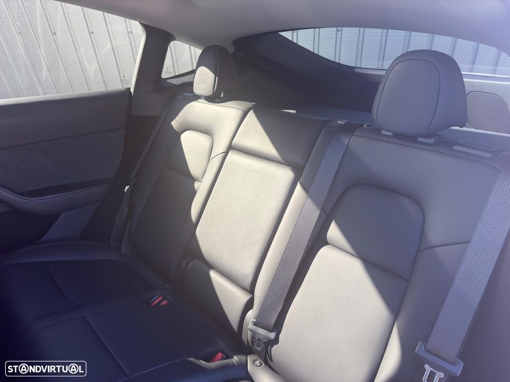 Tesla Model Y Long Range Dual Motor AWD - 13