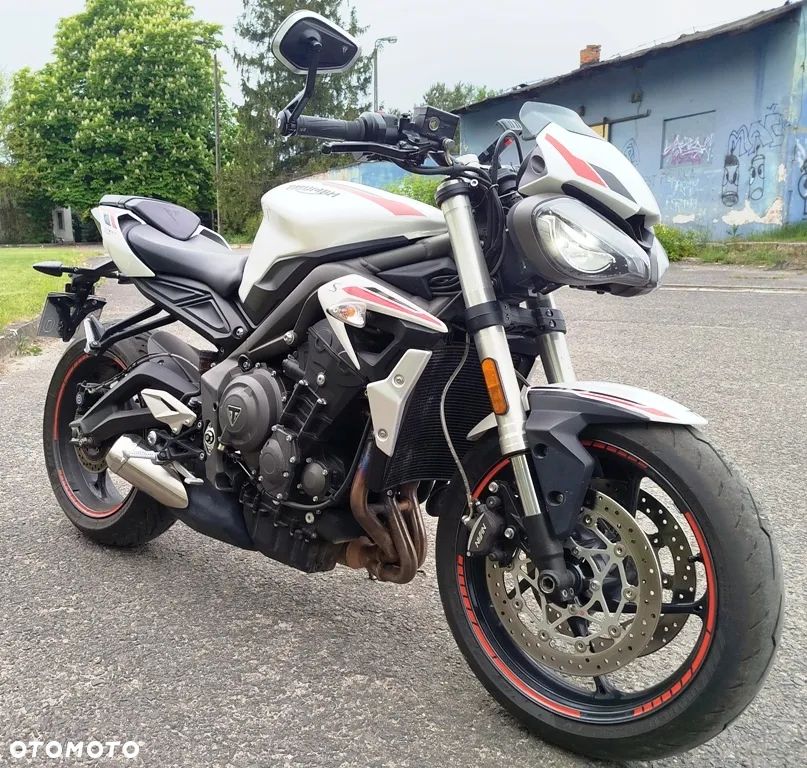 Triumph Street Triple - 1
