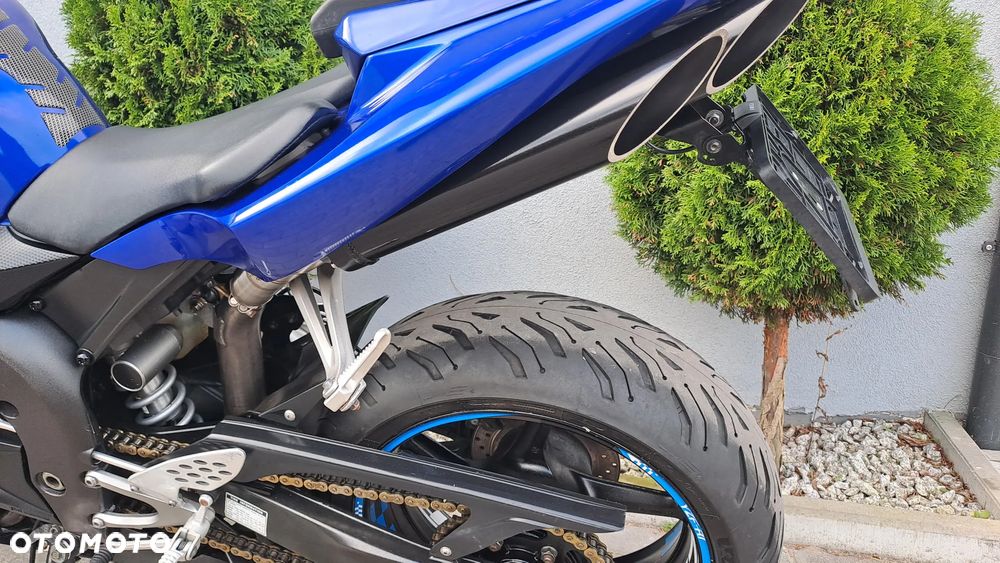 Yamaha R1 - 29