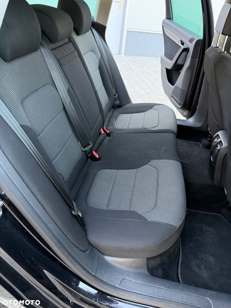 Volkswagen Passat 2.0 TDI Highline - 24
