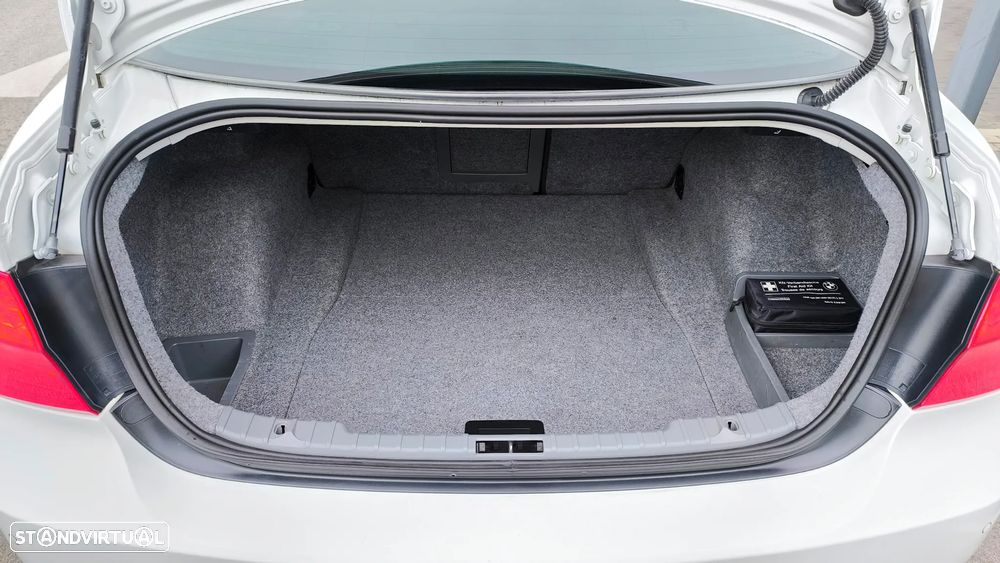 BMW 318 d Sport Line - 27