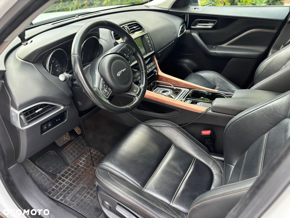 Jaguar F-Pace 2.0 i4D AWD R-Sport - 13