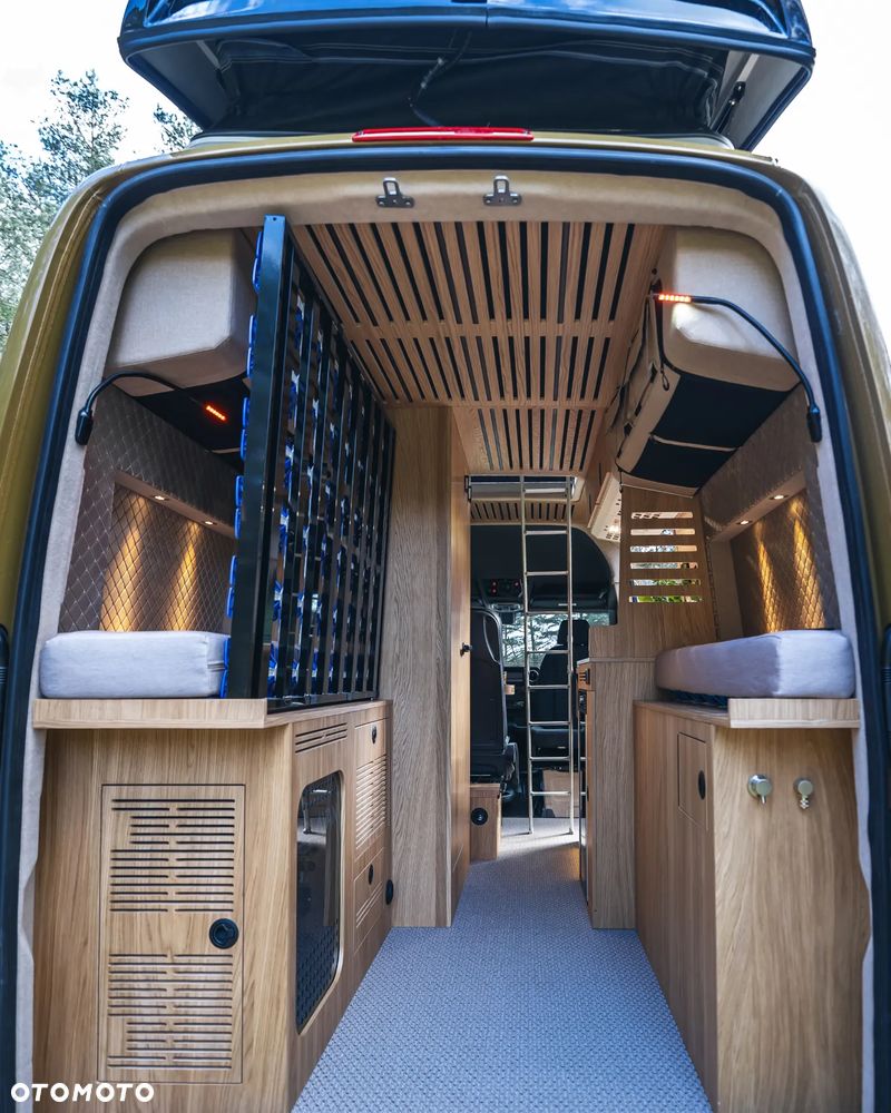 Mercedes-Benz Sprinter - 14