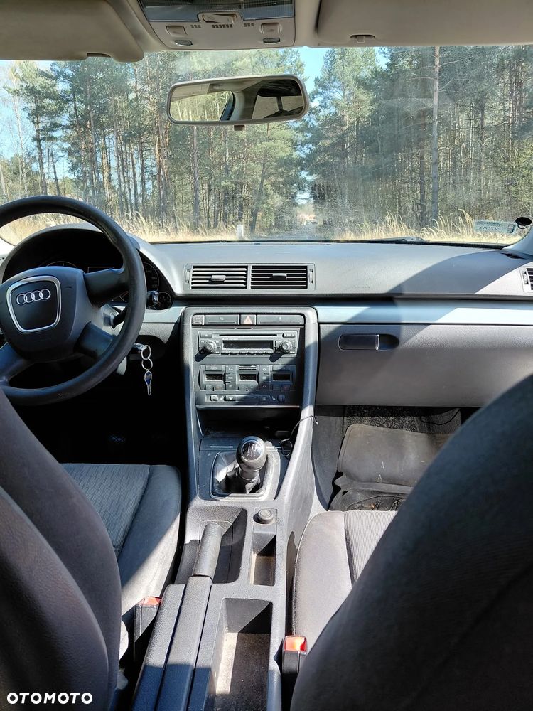 Audi A4 Limousine - 4
