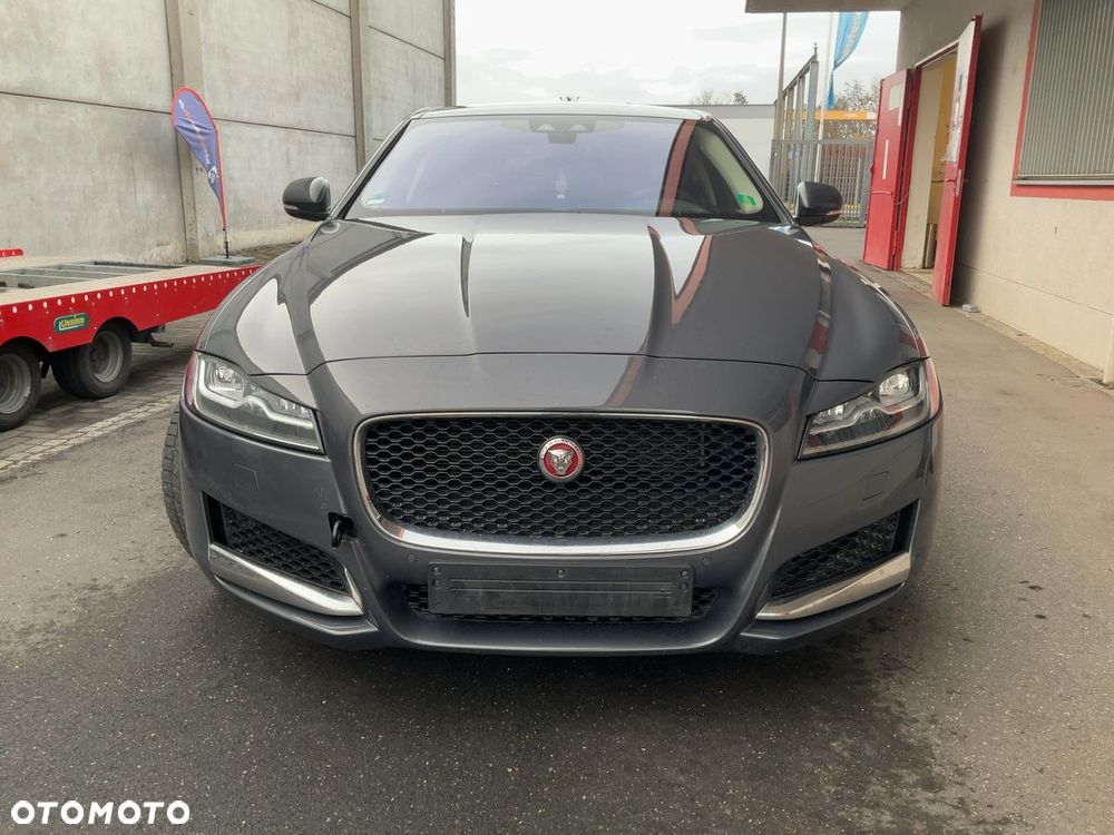 Jaguar XF 30d Prestige - 25