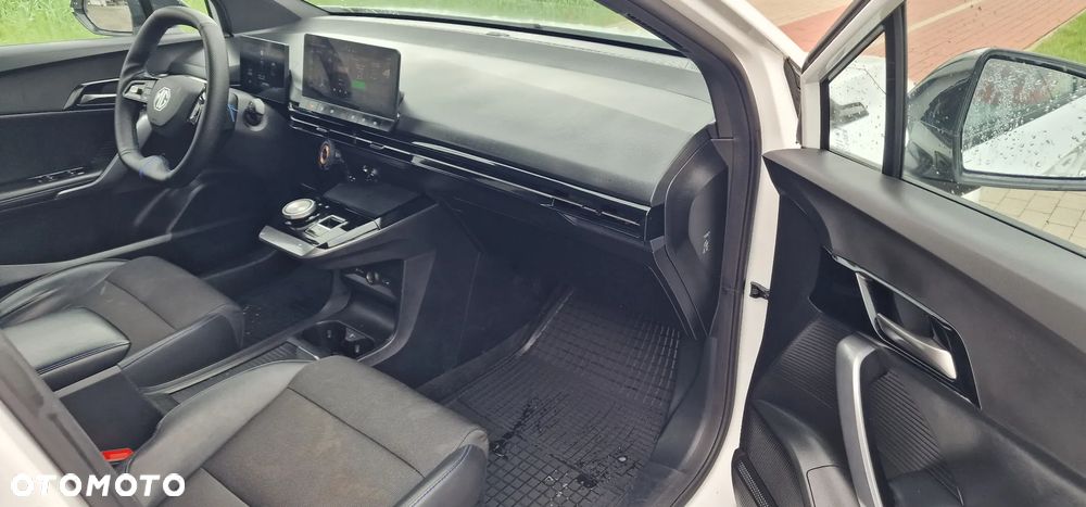 MG 4 Luxury 49 kWh - 11