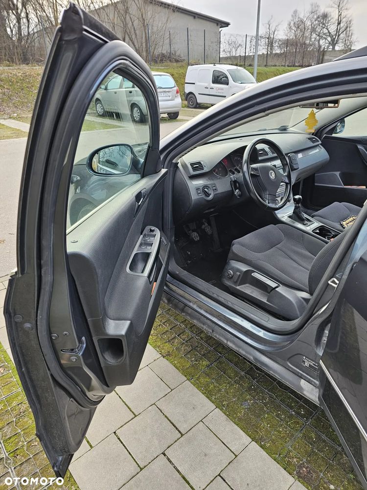 Volkswagen Passat 1.9 TDI DPF BlueMotion - 8
