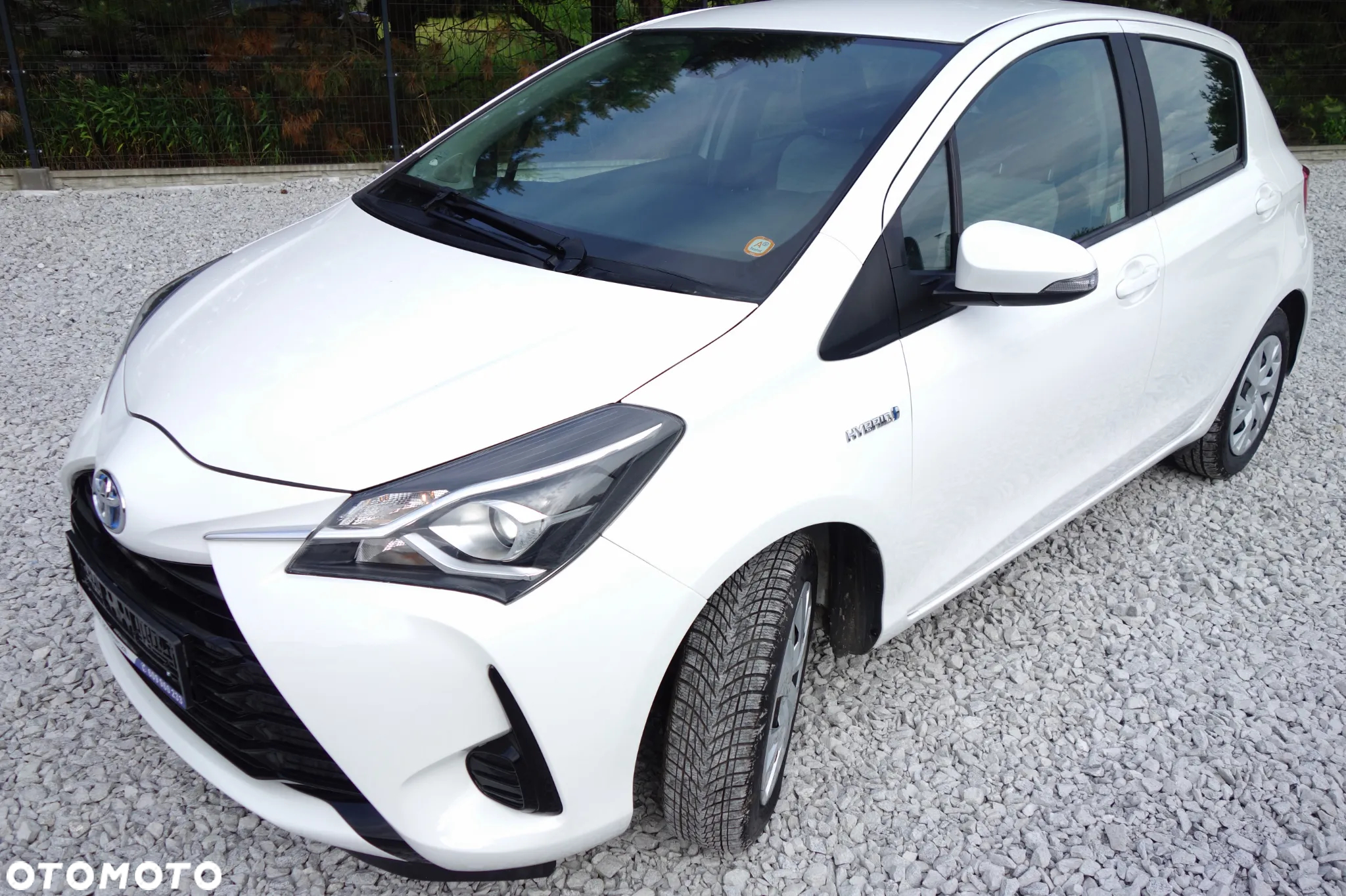 Toyota Yaris Hybrid 100 Active - 14