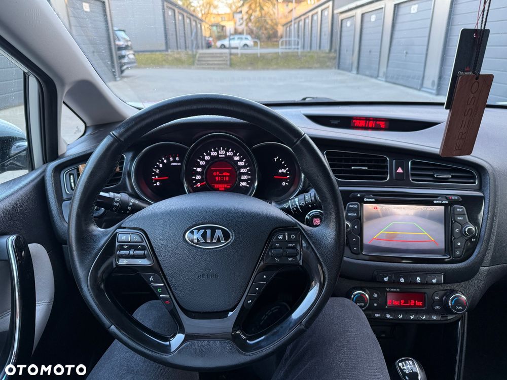 Kia Ceed 1.6 CRDi 128 Dream Team Edition - 12