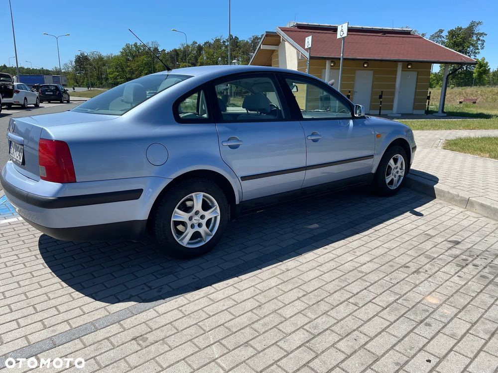 Volkswagen Passat - 2
