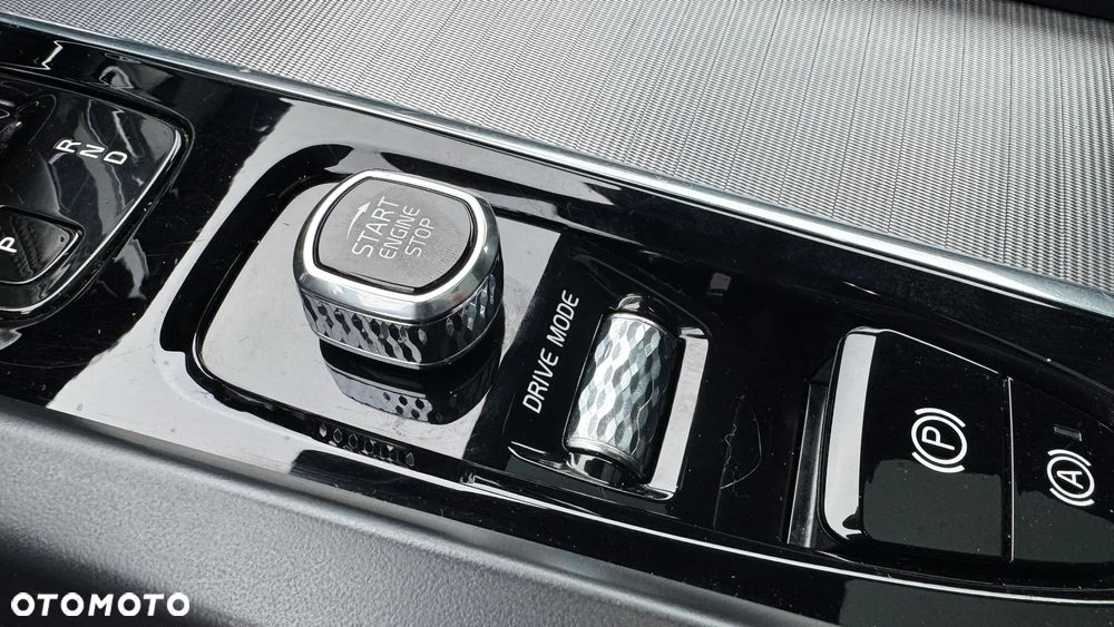 Volvo XC 60 T6 Plug-In Hybrid AWD R-Design - 31