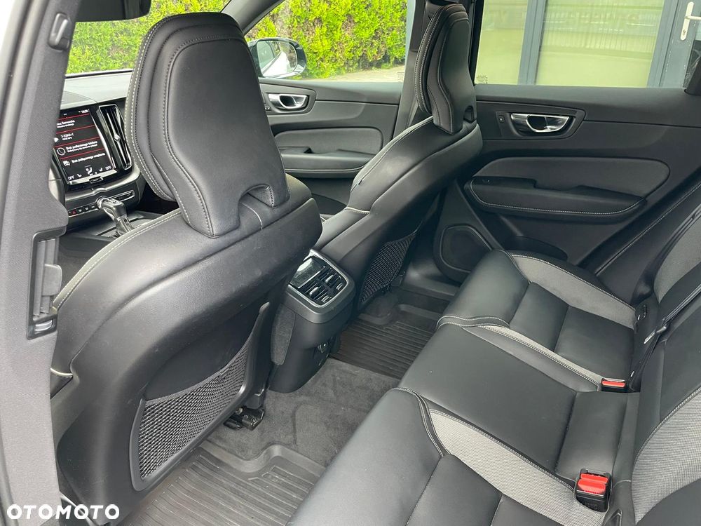 Volvo XC 60 T6 AWD Geartronic RDesign - 13