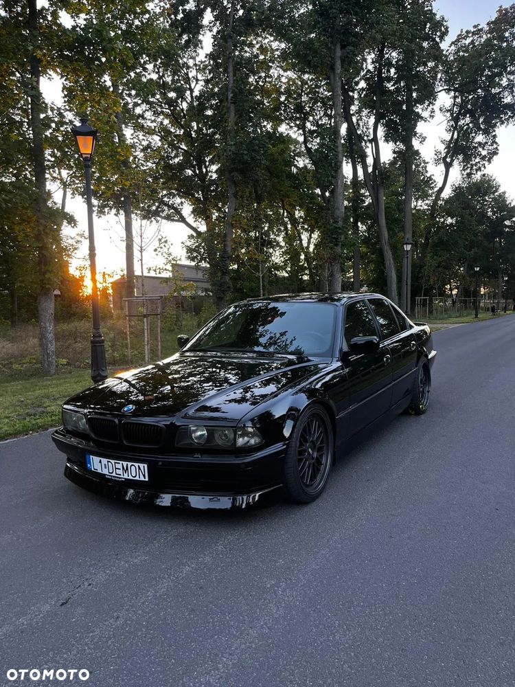 BMW Seria 7 740i - 5