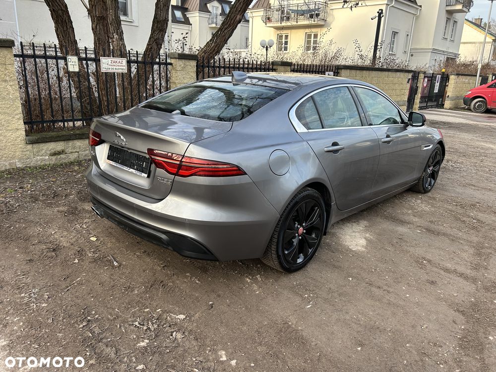 Jaguar XE 20d Prestige - 5
