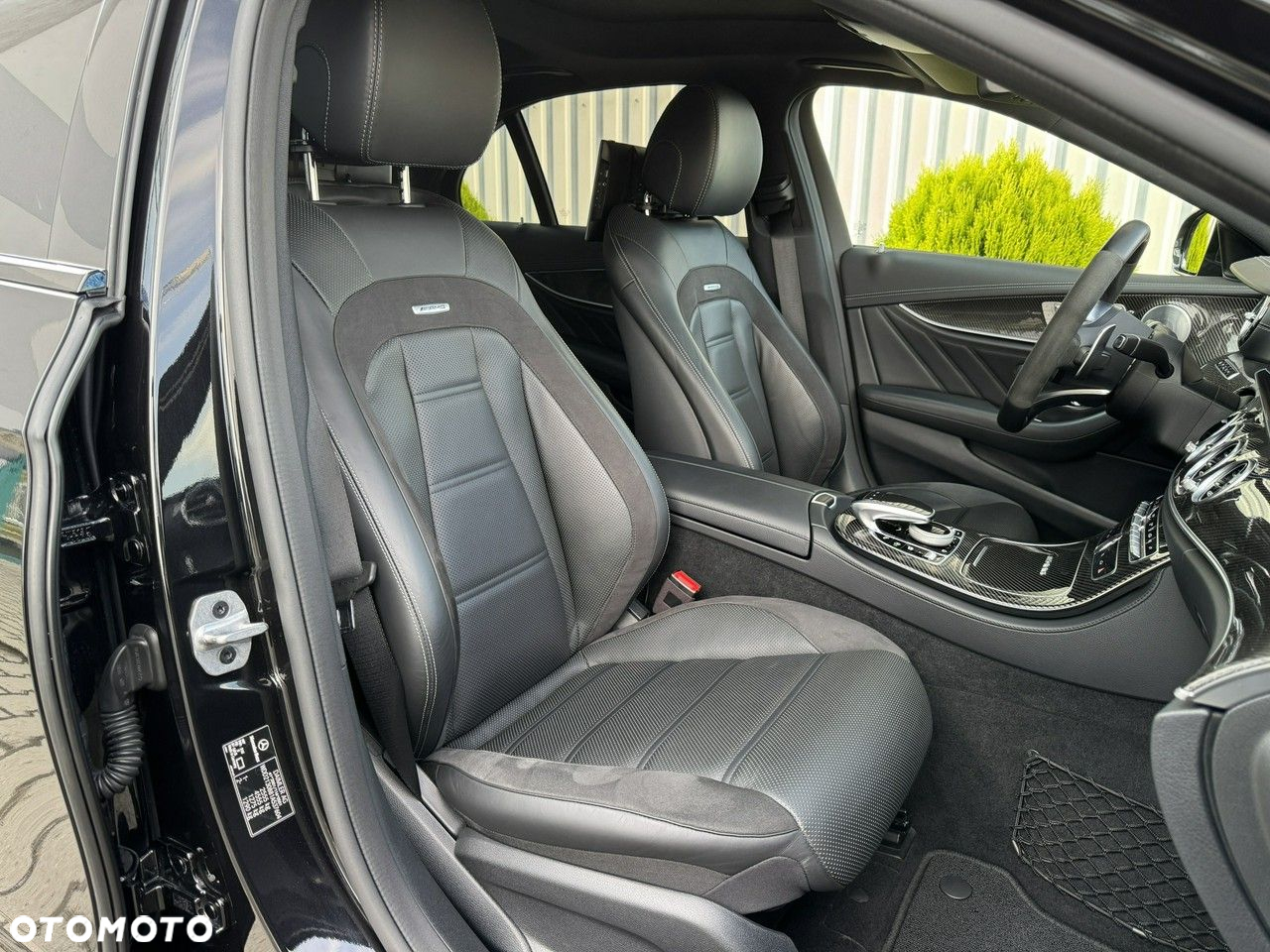 Mercedes-Benz Klasa E AMG 63 4Matic AMG Speedshift 9G-MCT - 23