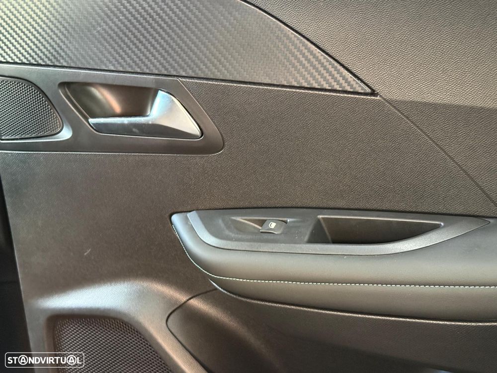 Peugeot 2008 PureTech 130 EAT8 Allure Pack - 27