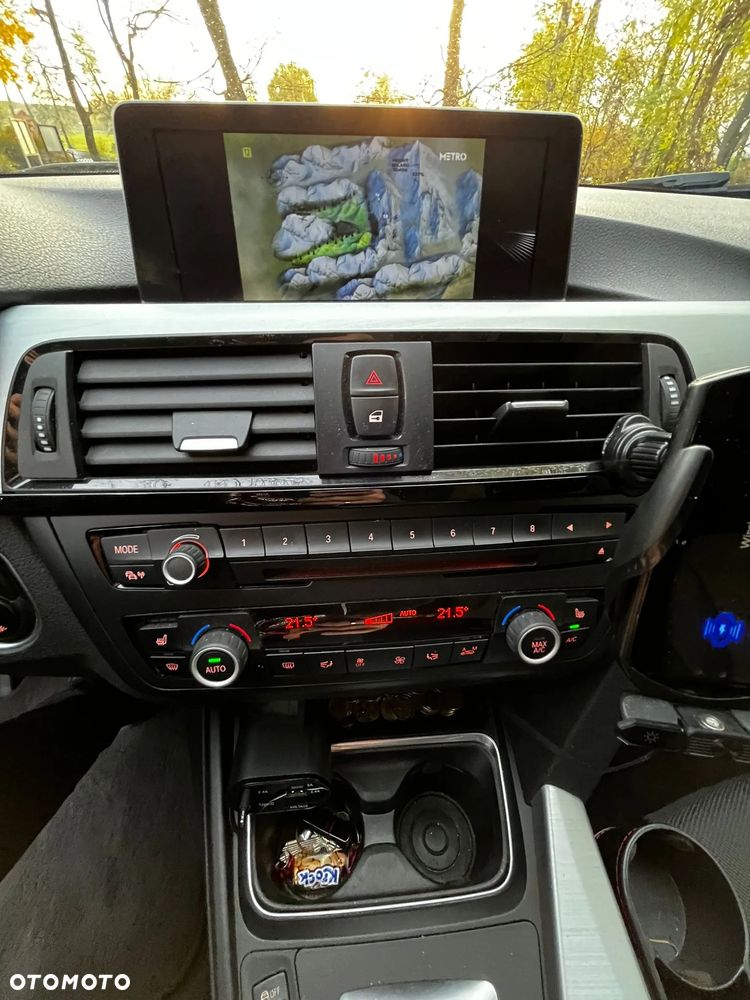 BMW Seria 3 325d Sport-Aut Sport Line - 19