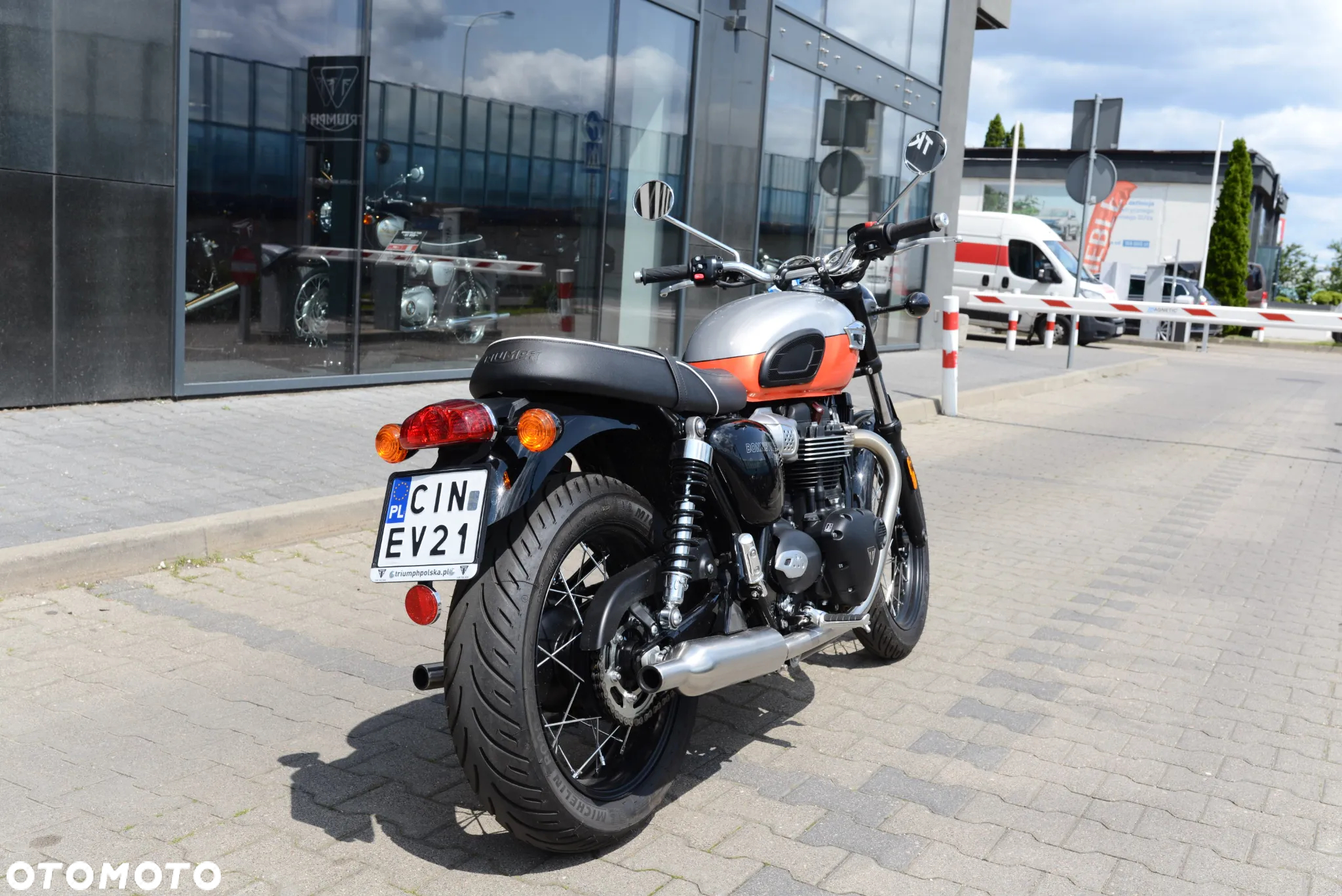Triumph Bonneville - 19