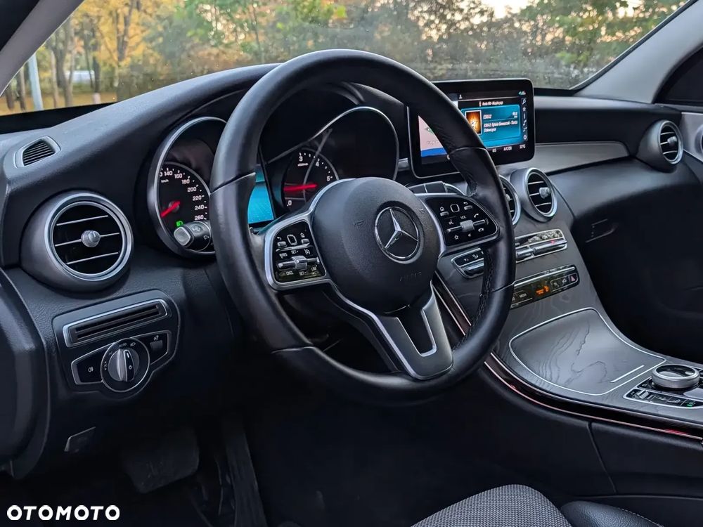 Mercedes-Benz C-Class 2019 photo 2