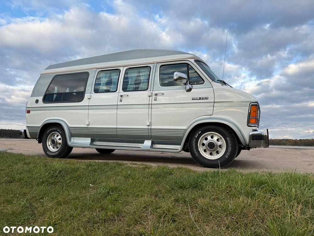 Dodge RAM VAN B250 318 V8 - 5