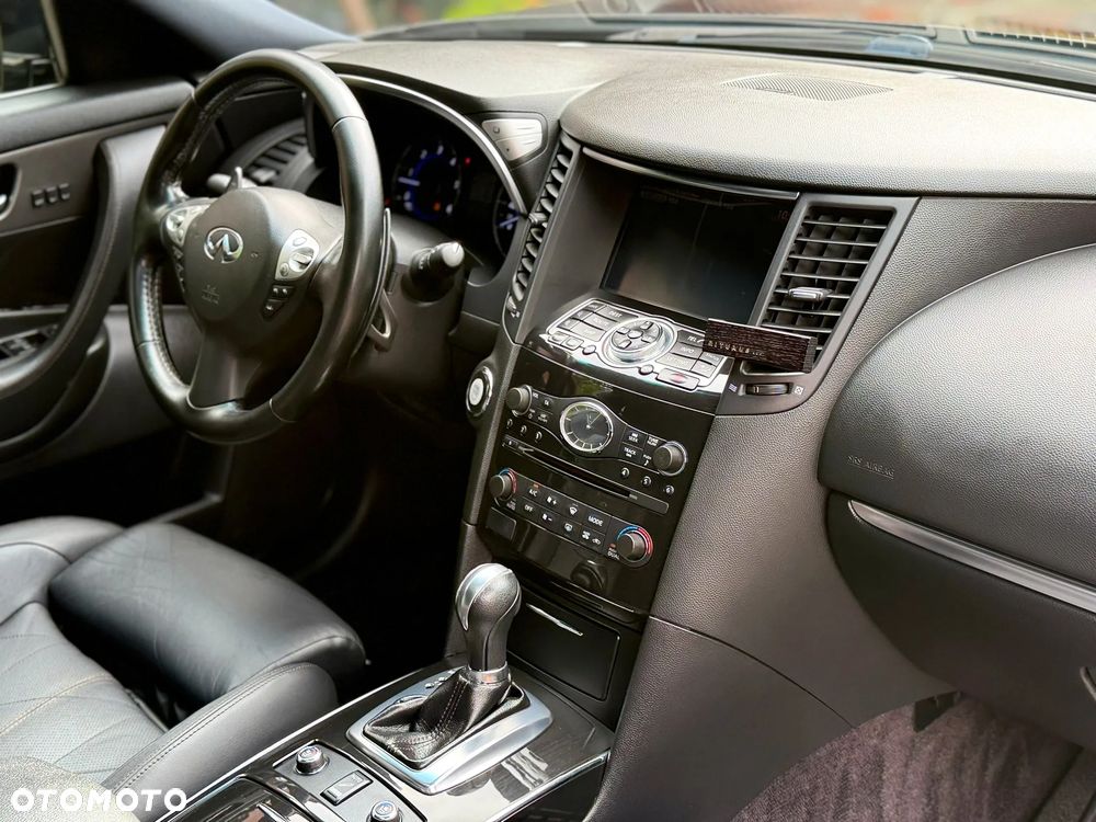 Infiniti QX70 - 24