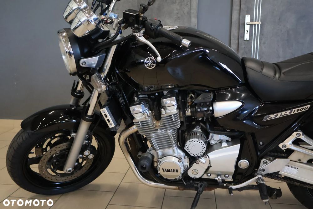 Yamaha XJR - 18