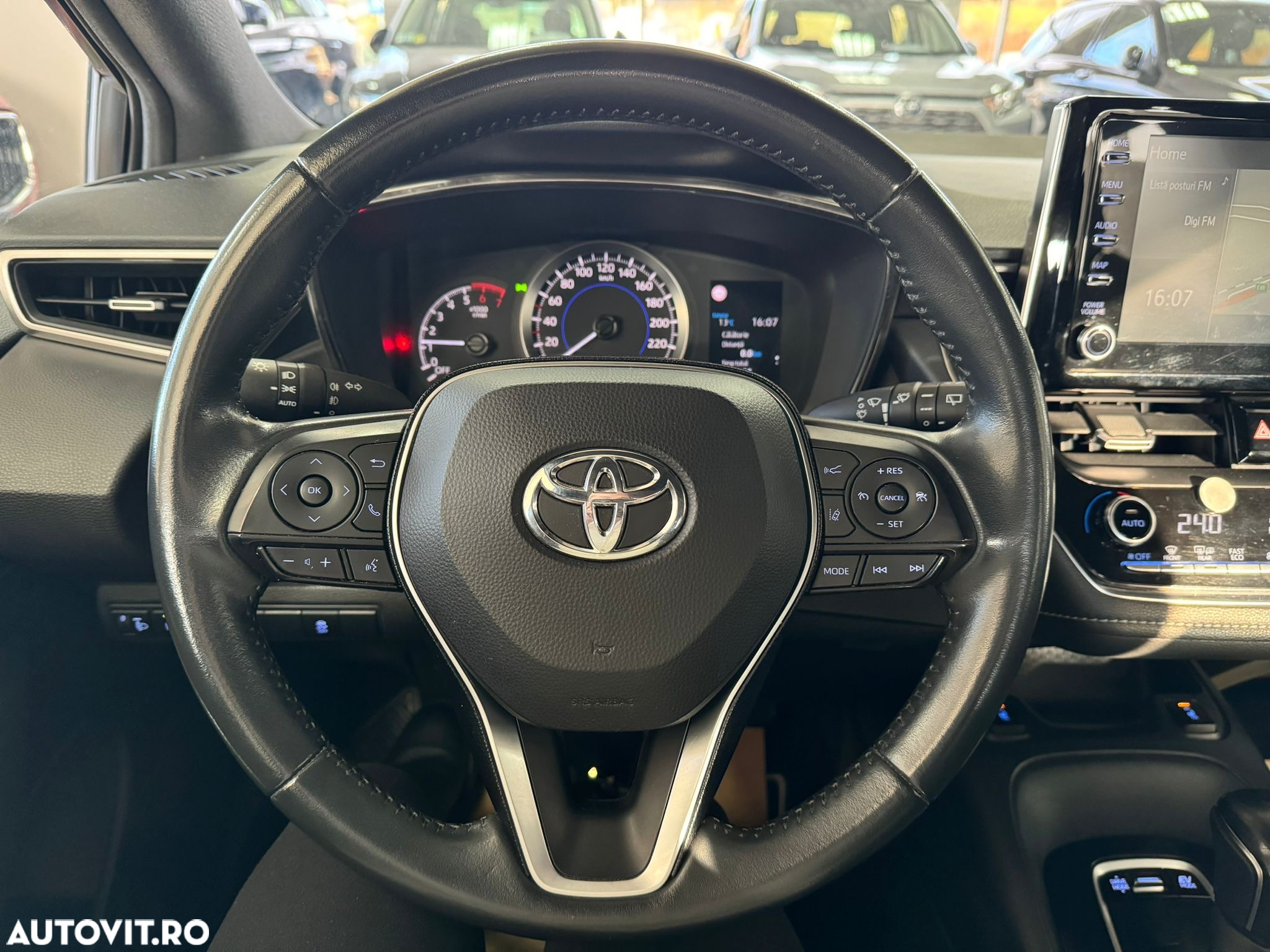 Toyota Corolla 1.8 HSD Business - 19