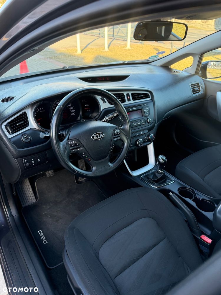 Kia Ceed 1.6 GDI ISG Dream Team Edition - 9