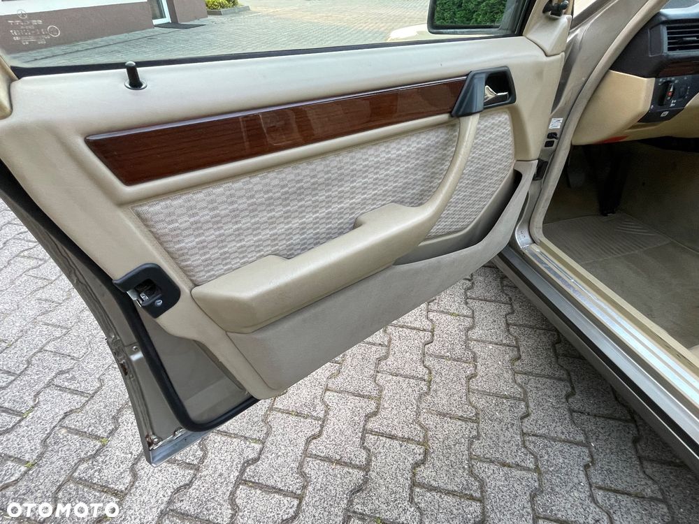 Mercedes-Benz W124 (1984-1993) - 33