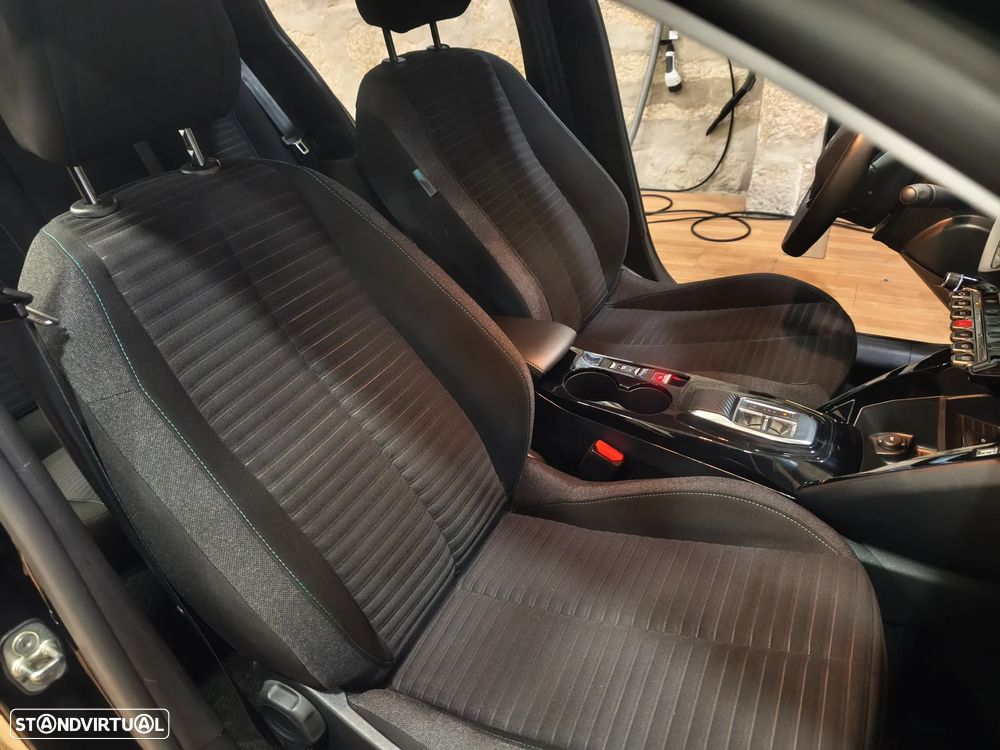 Peugeot e-208 E-Style - 24