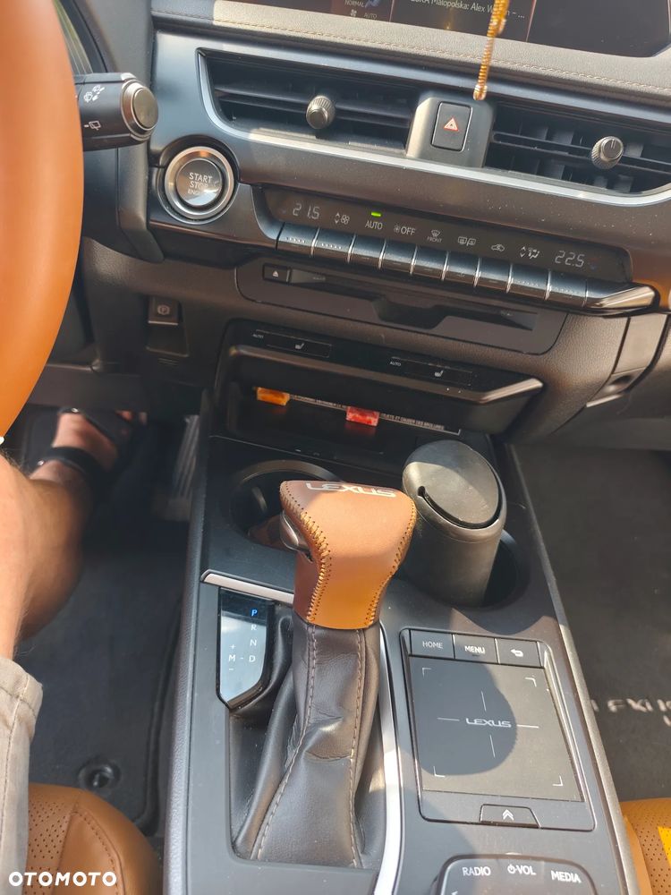 Lexus UX 200 GPF Business 2WD - 32