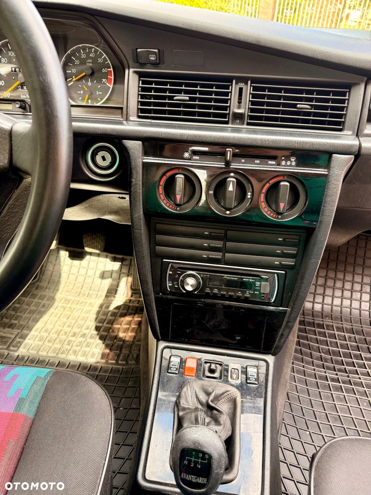 Mercedes-Benz W201 (190) - 20
