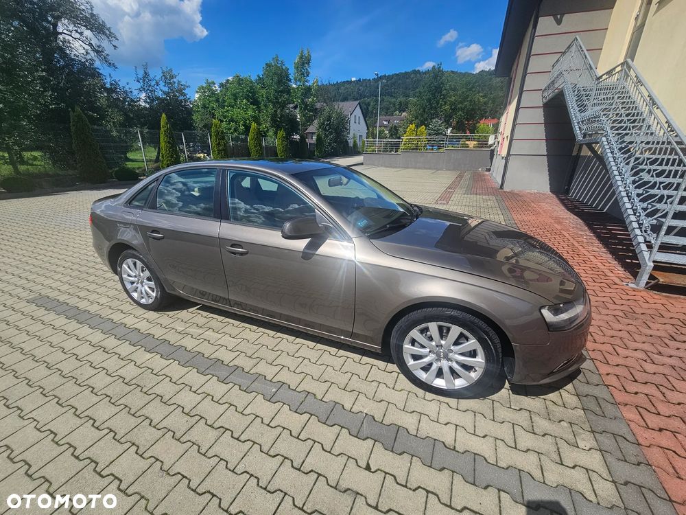 Audi A4 Limousine - 1