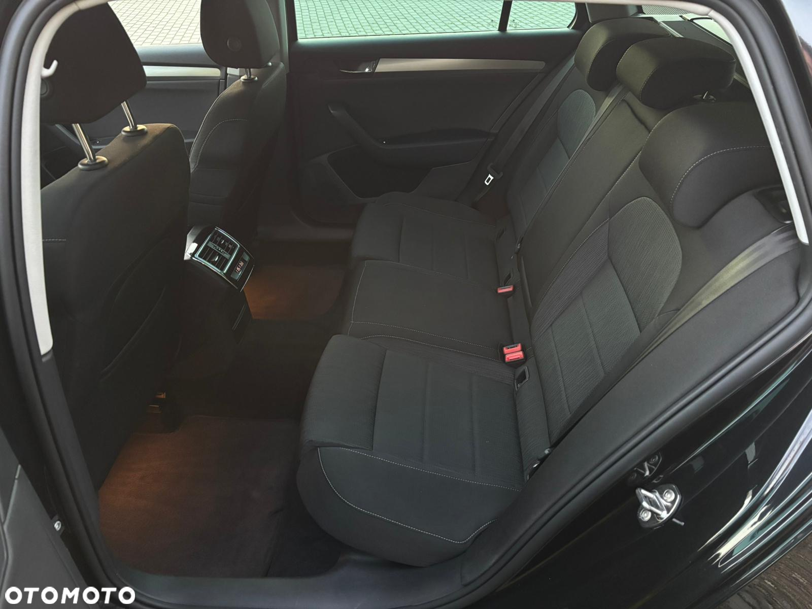 Skoda Superb 2.0 TDI DSG Premium Edition - 29