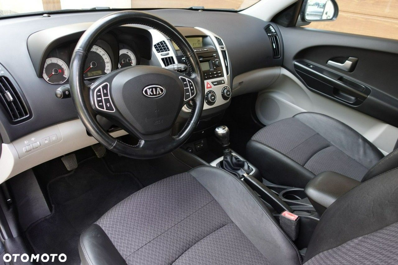 Kia Ceed - 11