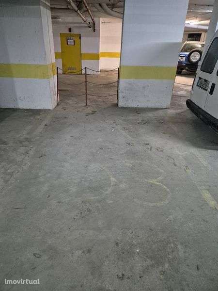 Alugo parqueamento na Torre das Argolas 4 Costa de Caparica - Grande imagem: 5/6